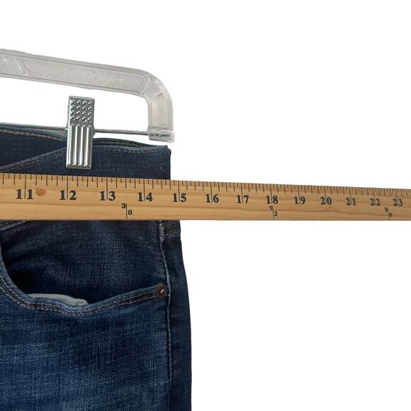 Levi Strauss & Co Women's Size 29 Dark Wash Blue Curvy Bootcut Jeans - Picture 9 of 11